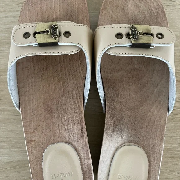 Re/Done Cream Mules with Gold Buckle - Picture 7 of 9